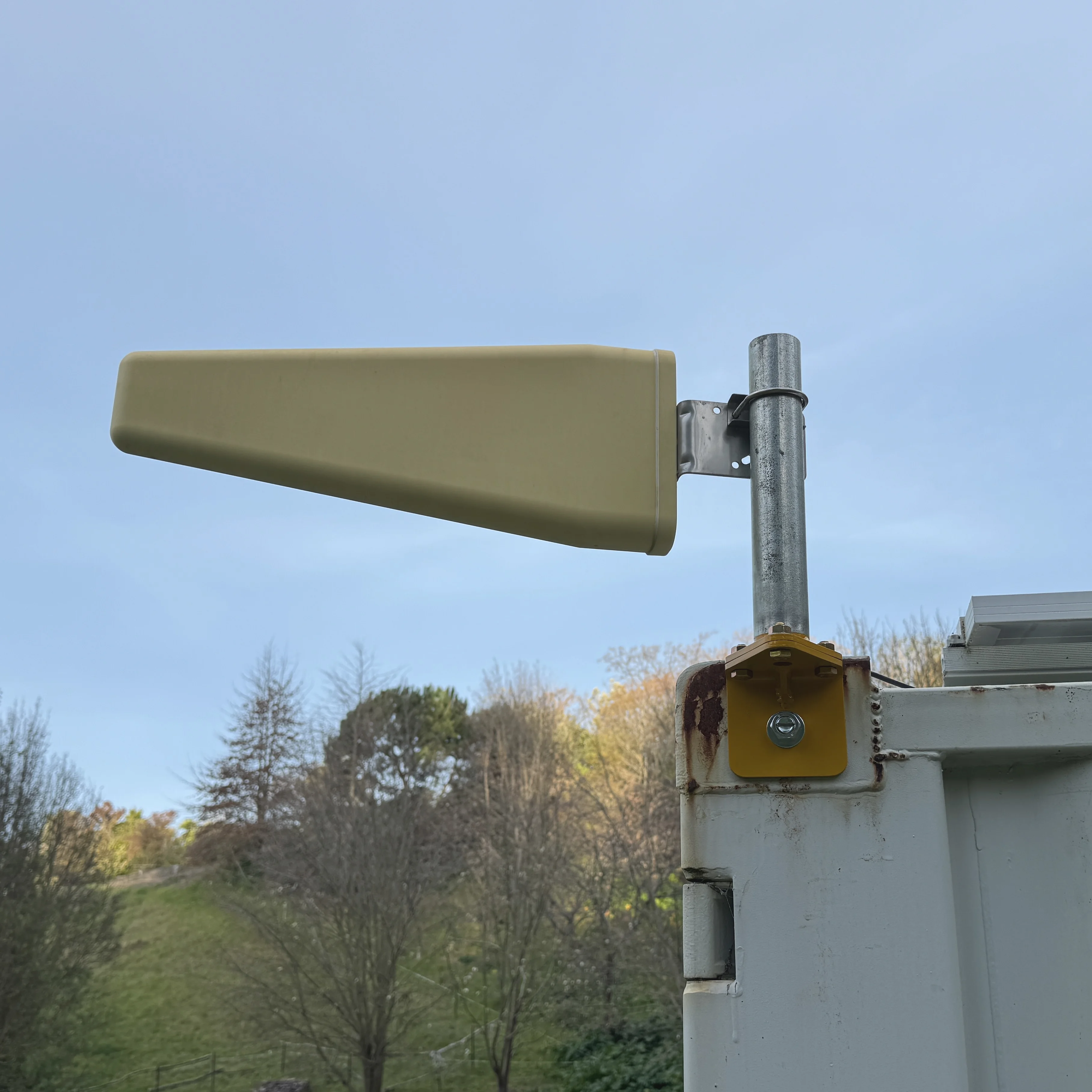 CornerLink mounting a Yagi antenna on a container corner casting